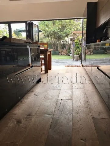 seljački pod dimljeni hrast