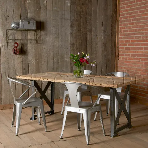 Industrial chic namještaj