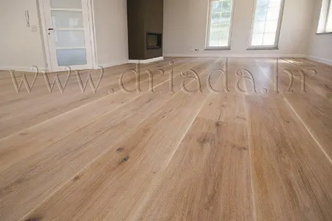 Uljen četkan seljački pod